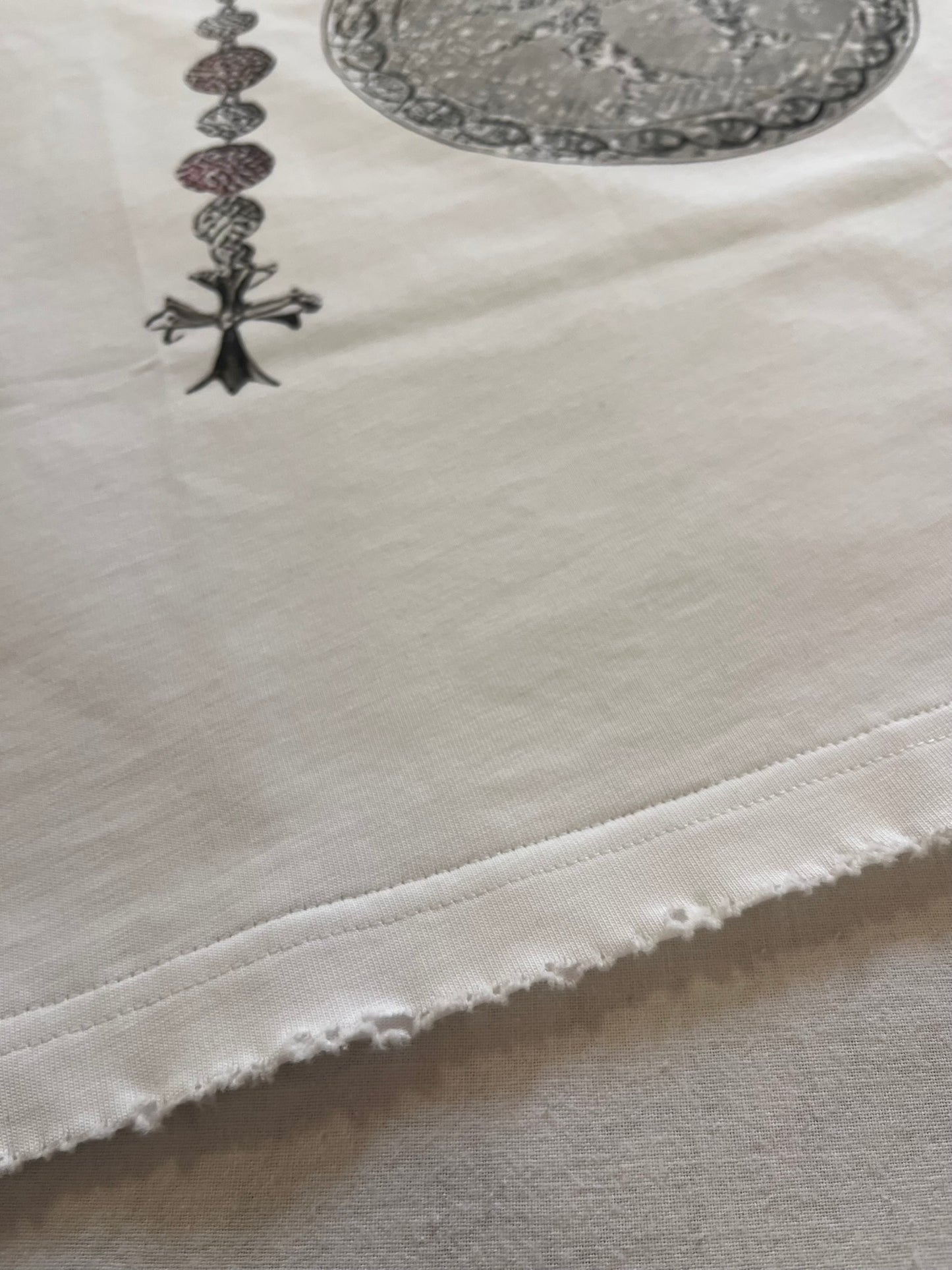 CHAINED WHITE TEE