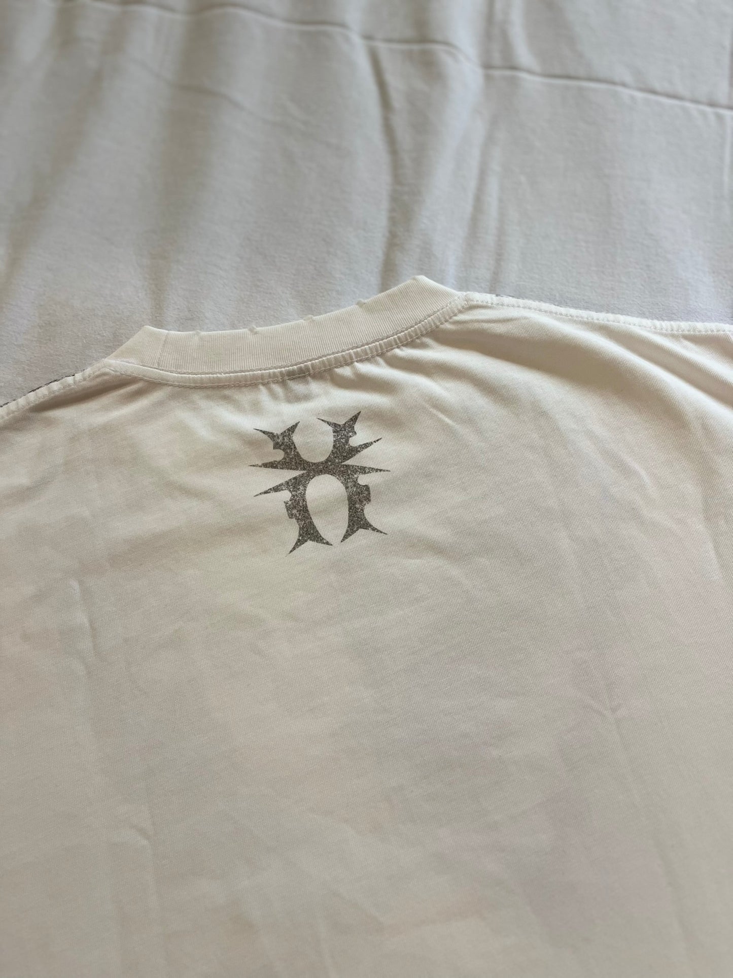 CHAINED WHITE TEE